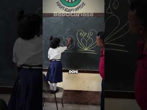 o professor ensinou a menina a desenhar um coração #shorts #engraçado