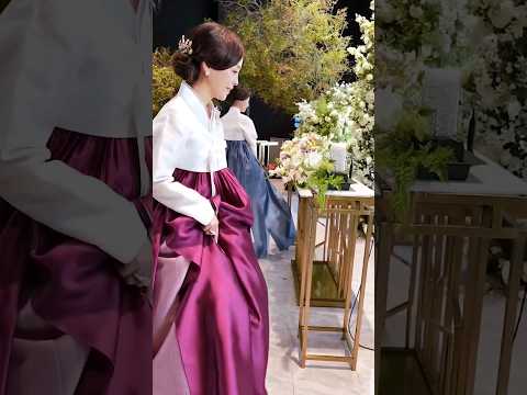 올가을 인기 색상💕 맑고 진한 색감의 혼주한복으로 예쁘게 결혼식 완성 [테힐라한복]..웨딩 혼주한복
