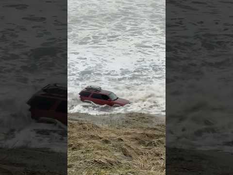 4Runner vs Ocean ๐ณ๐ Watch til the end! #toyota #4runner #t4rfreaks