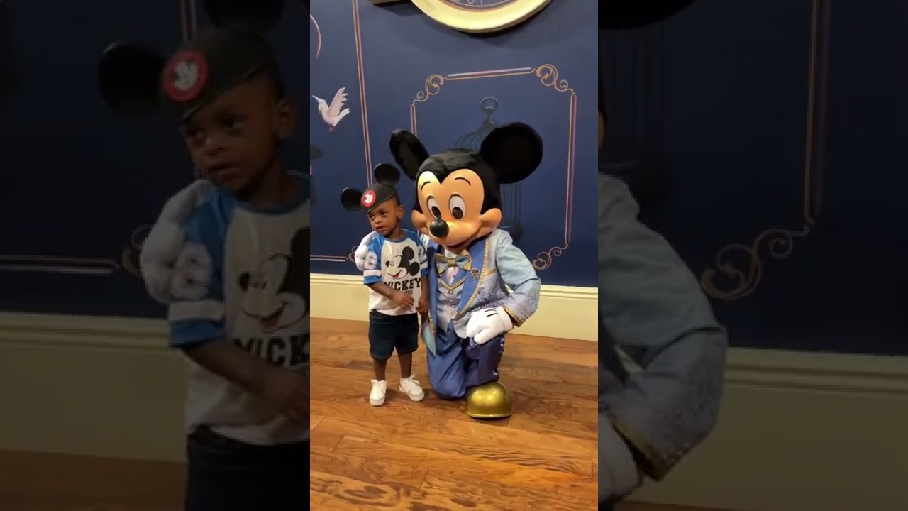 His first time meeting Mickey, he was starstruck #disneykids #disneyworld50 #hosted #mickeymouse