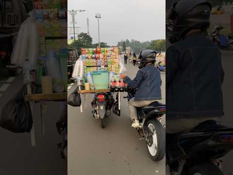 Kalau haus minum cocal cola yaa