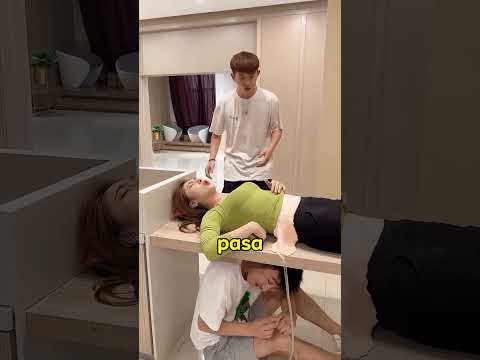 Broma a mi hermano con un vientre falso, ¡intenta pincharlo en el momento!