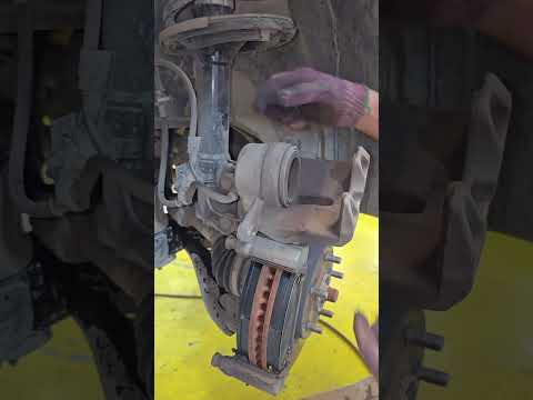 Toyota camry install new front brake pads #automotive #carpart