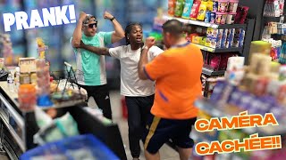 CAMÉRA CACHÉE - JE PIÈGE DES CLIENTS DANS UNE SUPÉRETTE. Prank.