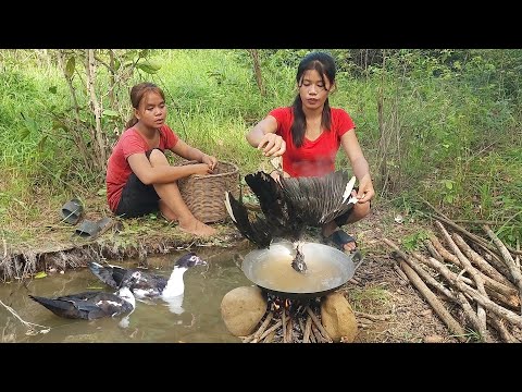 Survival in the rainforest, Catch and cook duck for food, Duck soup hot chili tasty Eating delicious