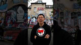 Sören von der Antifa Halle stellt den neuen TikTok Kanal der Antifa vor