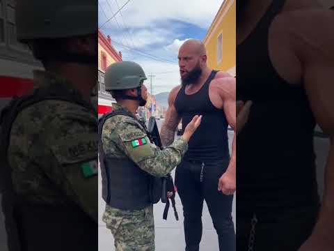 El soldado no se intimidó 😮 #mexico #shorts #sedena
