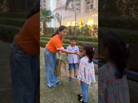 Aadya ne Aunty ki help ki 😍 #shorts #cute #ytshorts