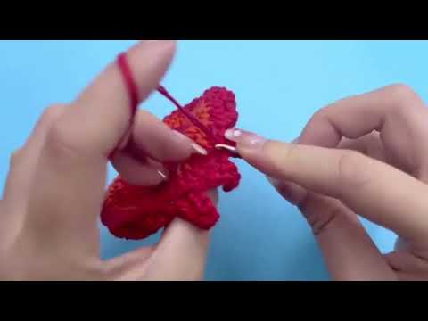 Kim Thoa shows how to knit by hand part 5