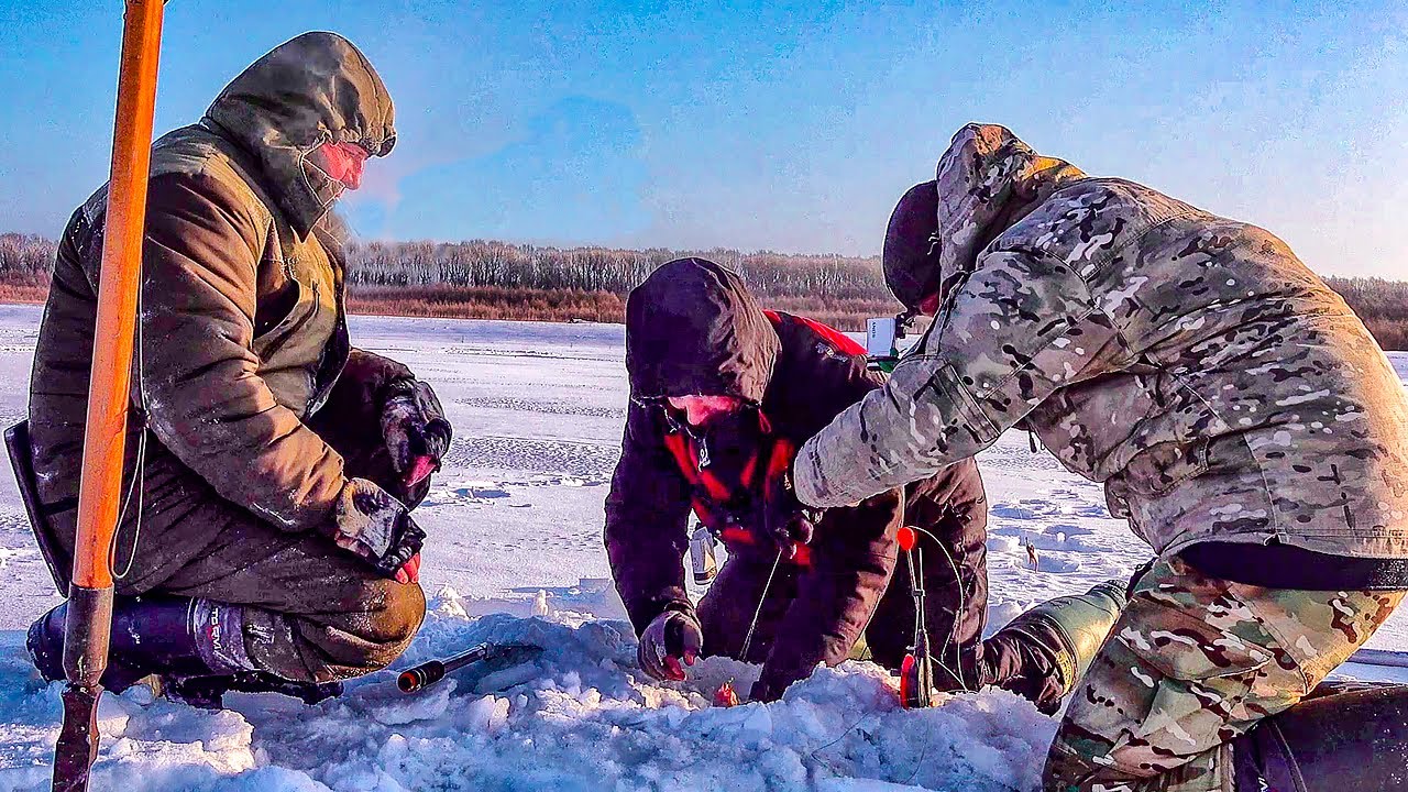 Наконец то! Попали на бешеный клев! Лещ на мормышку и комбайны! Супер - рыбалка!
