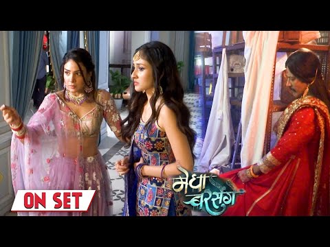 Parineeti & Megha Barsenge Mahasangam ON SET: Pari Aur Megha Ne Khola Store Room, Bua Aa Pohchi