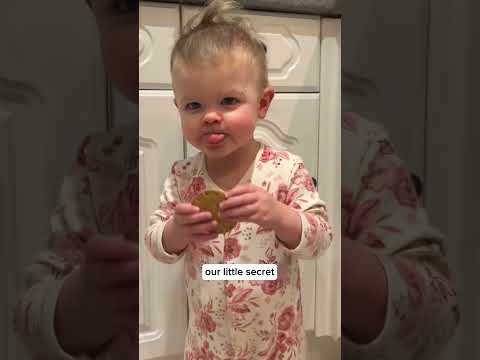 Sneaky midnight snack with daddy 😅😍 #cute #baby #wink #midnightsnack