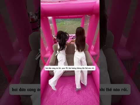 Cắm trại xe giường cùng bạn thân giữa trời mưa lớn.