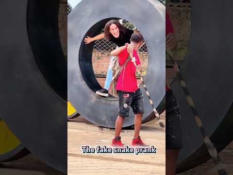 The fake snake prank🤣🤣 #funny #haaha #funnyvideos #foryou #failgag