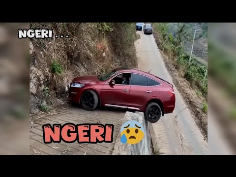 SOPIR MOBIL RENTAL KURANG KERJAAN 😂 || CAR DRIVER IN ACTION ON A NARROW ROAD