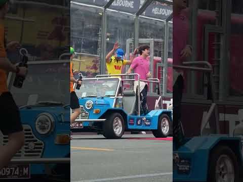 Franco y Pierre en el primer Desfile de Pilotos de 2026 ๐คฉ๐ฆ๐ท #ausgp | #colapinto