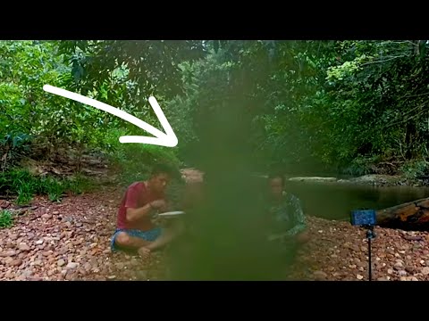 Bikin Merinding !!! Hantu ini menampakkan diri di siang bolong saat MUKBANG di Pondok Tengah Hutan