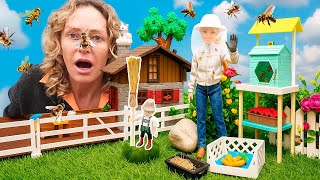 🐝 Überall Bienen! Barbie und Nicole bauen einen Bienenstock!