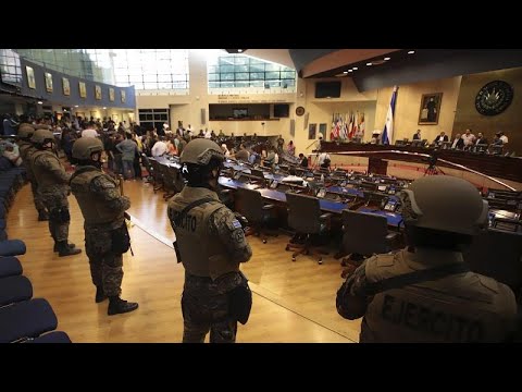 Nayib Bukele irrumpe con militares armados en el Congreso salvadoreño