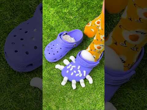 クレイジー・クロックスのクリーニング・チャレンジ！🧦🤣 靴下がこんなに面白いなんて誰が知ってる？😂👣