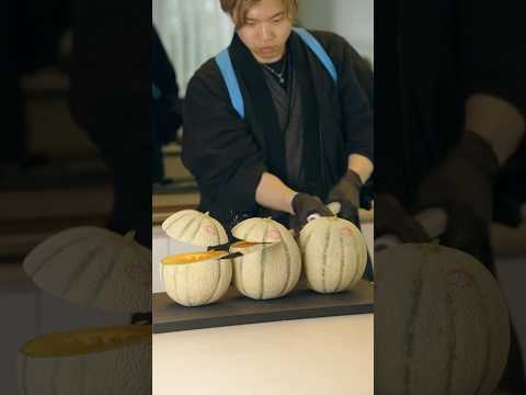Cut the melon with the sharp knife.🔪✨#knife #sharpening #sharpener #asmr ​⁠@jikkoshacho