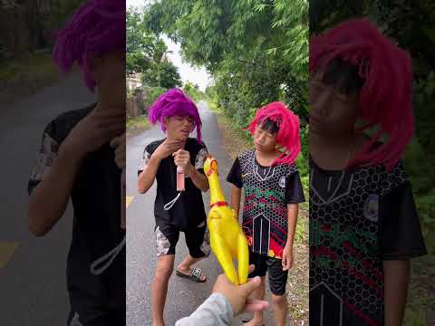 Cậu bé hát dở - The girl sings badly #shorts