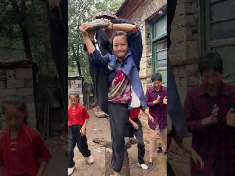 #wow #girlpower in Extreme Winter Conditions #viralvideo #5man in #enjoying #shorts