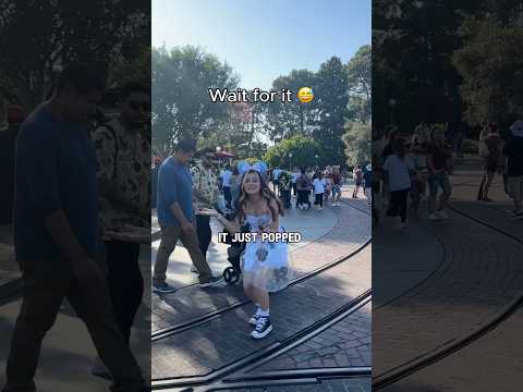 I canโt believe this happened at DISNEYLAND ๐ฑ #disneyland #disneyvlog #disneyhumor