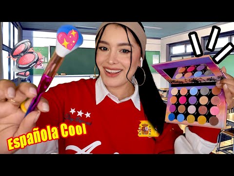 La NUEVA del salón (de España 🇪🇸) POPULAR y BUENA ONDA te maquilla en CLASES 💋💄📚 I Ges ASMR