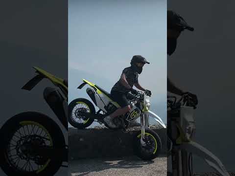 Bike❤️‍🔥#supermoto #husqvarna #ktm #supermot #wheelie #stuntriding #4stroke #motolife #exc #stunt
