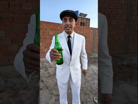 Эта горилла дала этой женщине яд