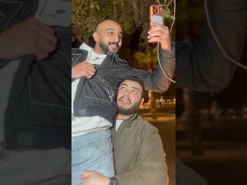 يا بختك معاك ايفون 😂