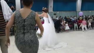 cilgin gelin kasik oyunuyla herkesi hayran birakti