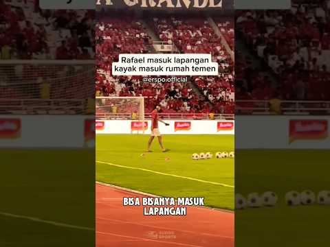 Rafael Pakai Celana Pendek & Sendal Saat Test Lapangan😂 #shorts