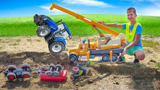 Tractor Trouble in Mud | Darius Saves the Day!