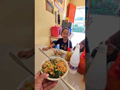 agisna lagi makan bakso sama mamah#trendingshorts