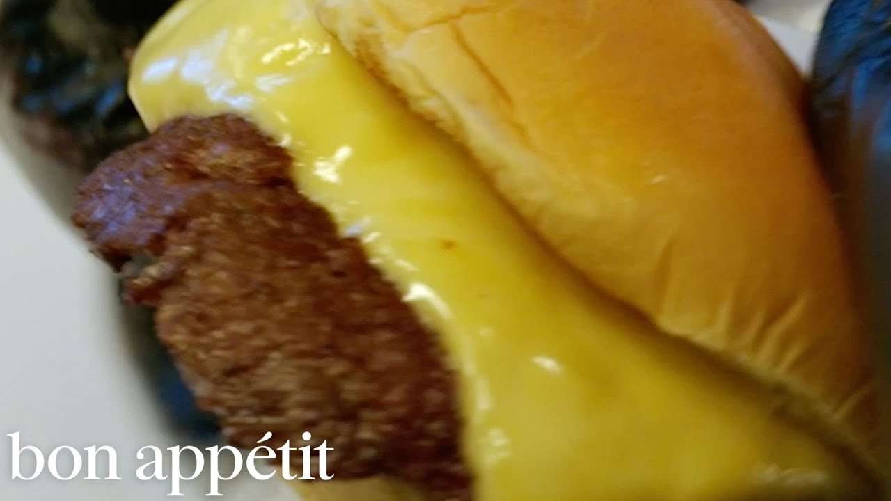 George Motz Makes a Classic Smash Burger