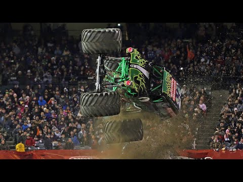 Monster Jam - INSANE CRASHES COMPILATION (PART 1)