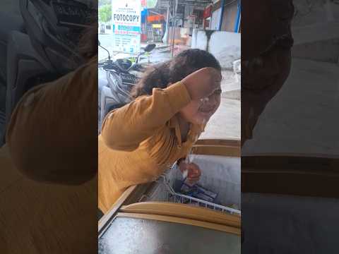 bukannya beli es krim malah main es