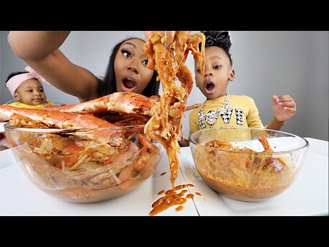 KING CRAB SNOW CRAB & SHRIMP SEAFOOD BOIL MUKBANG WITH REIGN AND HALO | Naveen and Shena