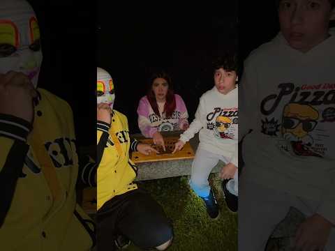 Jugamos a la OUIJA  en MEDIO del BOSQUE! Pobre spay! 😞