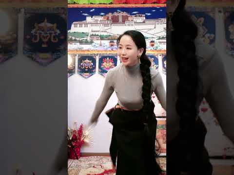 Wengmu performing self-choreographed Tibetan dance