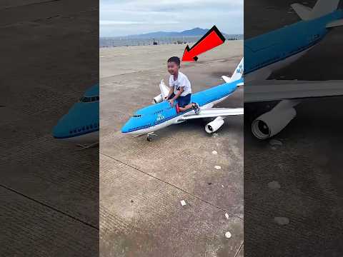 Chintu suddenly flew away in an airplane. ๐คฏ๐#shorts #aeroplane #shortsfeed #shortsviral
