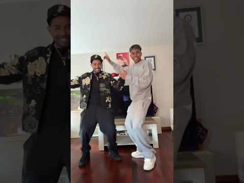 Lamine Yamal y su padre bailando