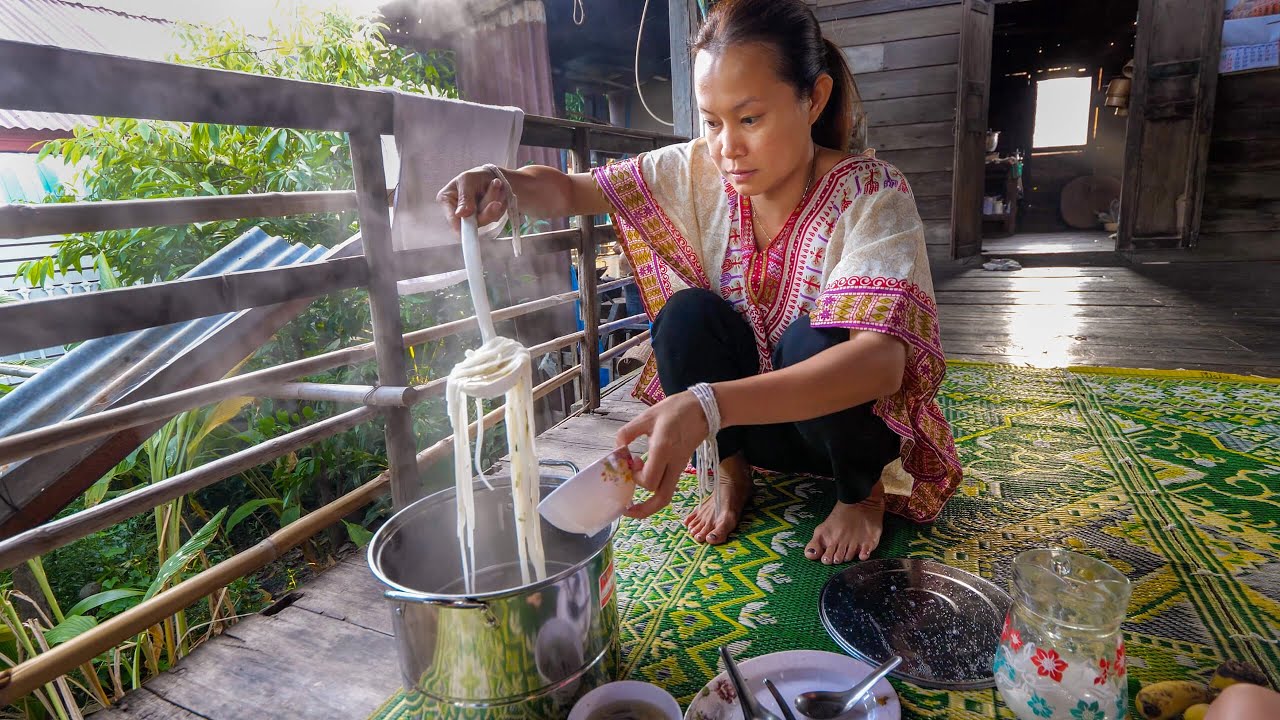 Village Life in Thailand - Breakfast + Massage in 100 Year Old Wooden House! - Mark Abroad
