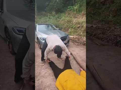 看看这是什么情况! #automobile #正能量剧情 #funny #正能量剧情 #弘扬正能量 #movie