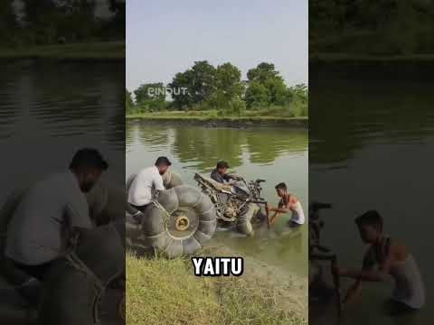 Menjalankan motor amfibi#motor #diatas #air #shortvideo #shorts