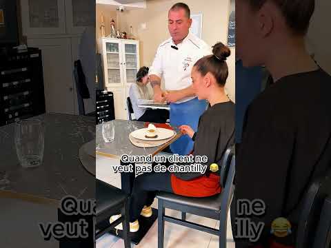 Le client : “Euh… sans chantilly pour moi s’il vous plaît.”Massimo : “Pas de souci.” 👨‍🍳…et PAF 💥