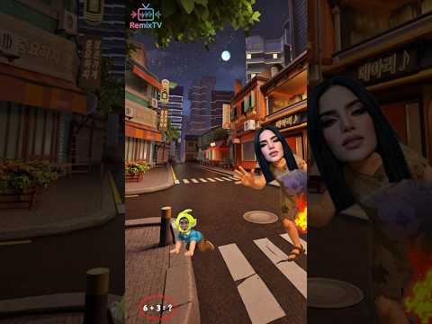 Kimberly Loaiza juega con Larin.