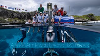 Alenka Artnik sets a freediving world record to 123 meters deep!